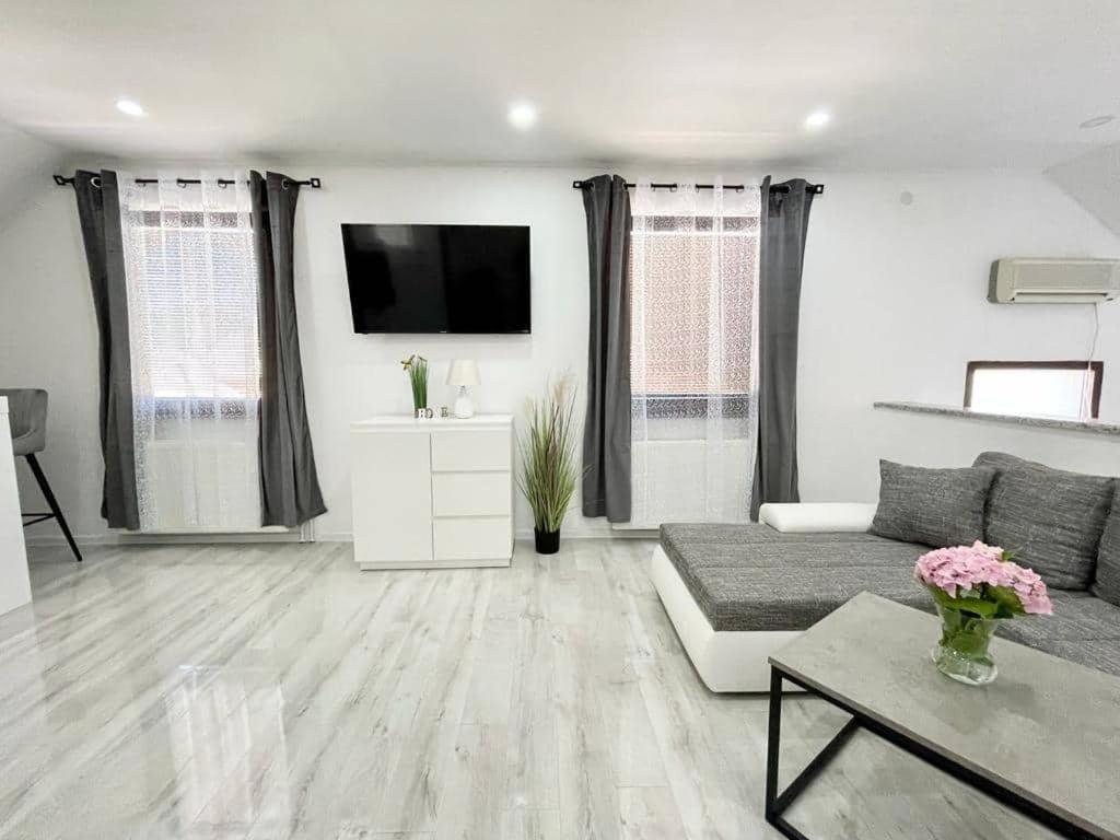 Apartman Pavenka Otocsán Kültér fotó