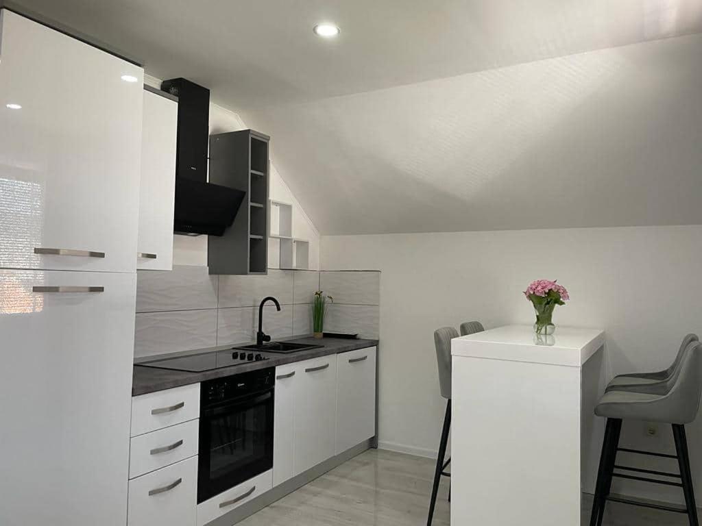 Apartman Pavenka Otocsán Kültér fotó
