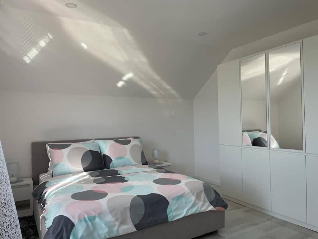 Apartman Pavenka Otocsán Kültér fotó