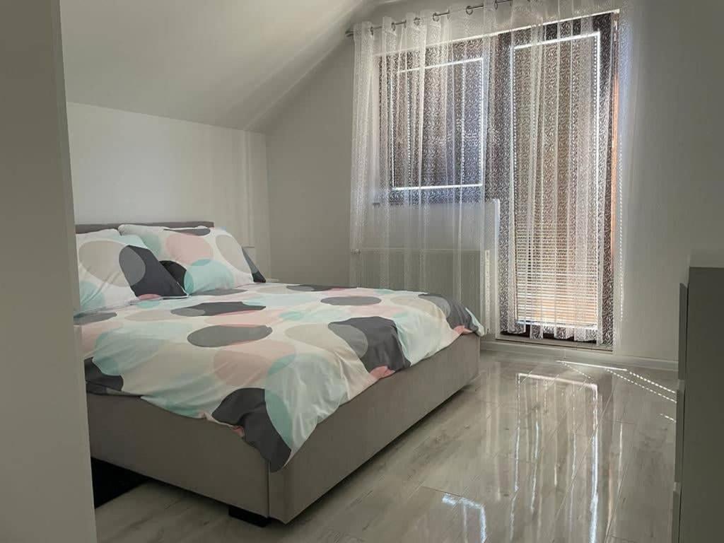 Apartman Pavenka Otocsán Kültér fotó